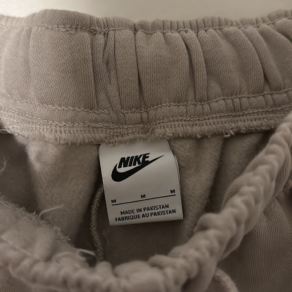 Nike Sweatpants - Picture 5 of 5